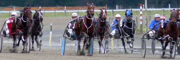 Hot Shot Lavros (far right) runs clear from Supreme Gem (centre) in the straight at the Motukarara workouts on August 13. Gemmot_workout