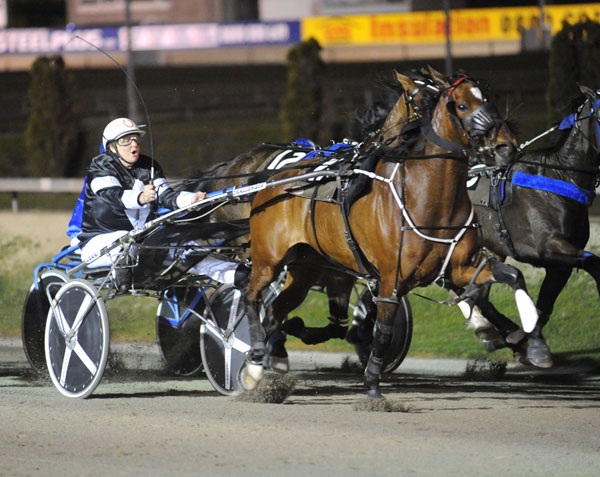 In Like Magic unleashes a winning sprint for Jill Smolenski at Addington on October 15. (Race Images photo).